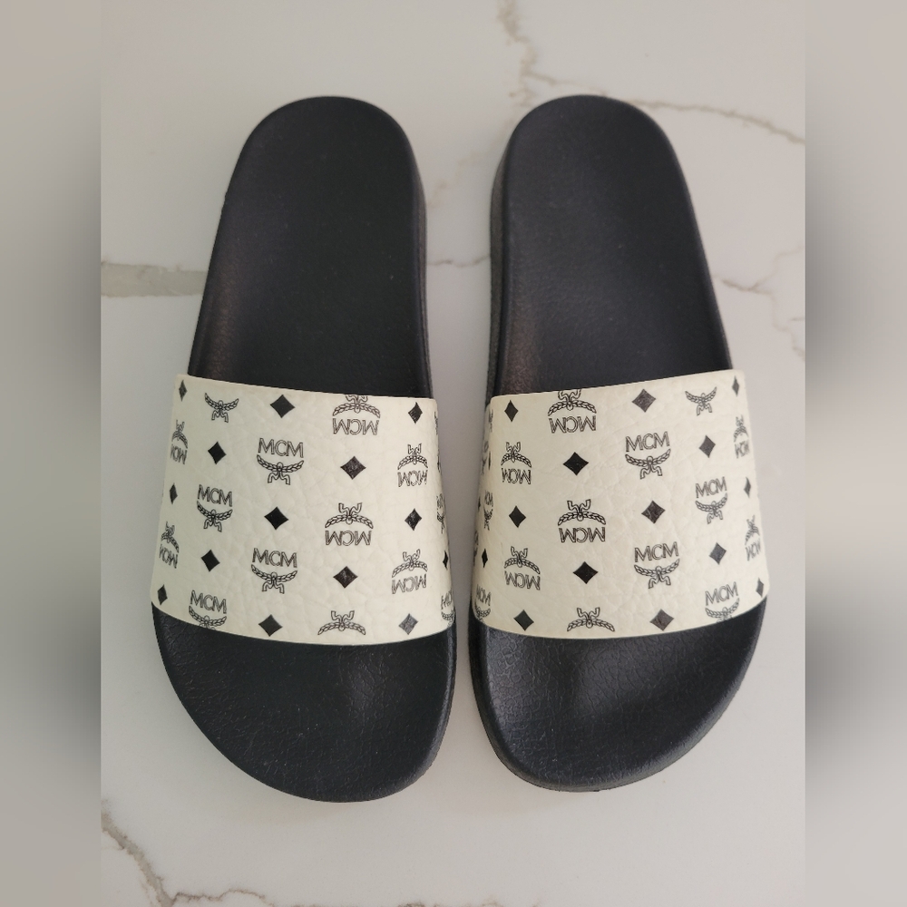 MCM Black and Cream Slides - Picture 5 of 7
